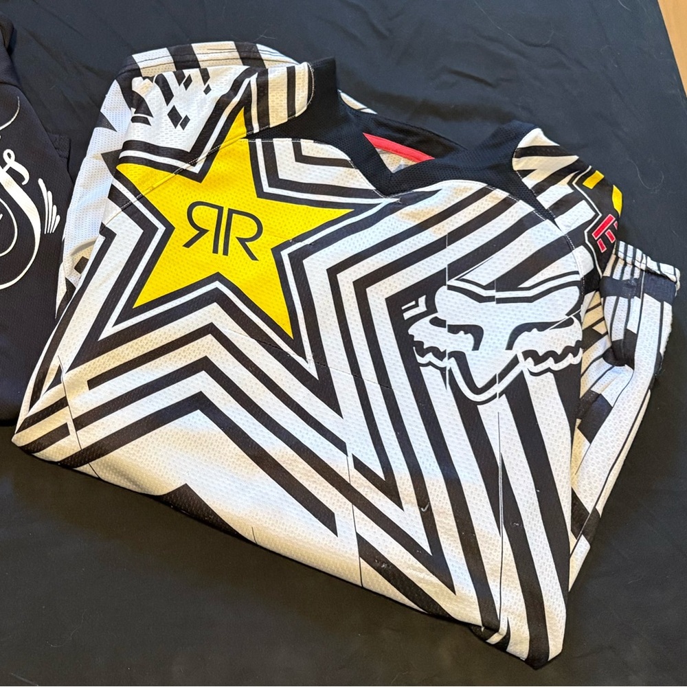 Fox Women's Black and Yellow Graphic Top
